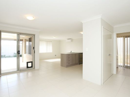 16 VIGNERONS LOOP, HOCKING WA 6065